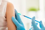Persona vacunándose Cómo funcionan las vacunas