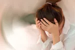 Mujer con un traumatismo craneal