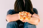 Mujer con riesgo de depresión al comer alimentos ultraprocesados