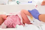 Nuevos hallazgos ayudarán a crear terapias contra la fenilcetonuria Prueba a un bebé para detectar la fenilcetonuria