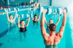Beneficios de practicar ejercicio aeróbico en el agua Aquafitness, aeróbic en la piscina