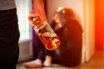 El machismo reduce la esperanza de vida de los hombres en las Américas Hombre machista con una adicción al alcohol