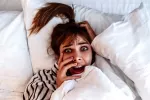Las pesadillas nos preparan para enfrentar mejor los miedos reales Mujer teniendo pesadillas