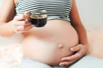 Cafeína durante el embarazo, ¿puedo tomarla? Embarazada tomando café