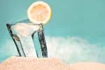 Cómo hidratarte en la playa Hidratación en la playa
