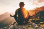 Meditación, entrena tu mente en busca del bienestar Persona meditando