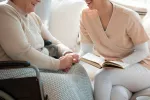 Cuidar a un familiar con demencia: consejos para facilitar la tarea del cuidador Cuidar a un familiar con demencia