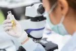 La orina podría predecir qué pacientes tendrán un COVID-19 grave Orina predice la gravedad del COVID-19