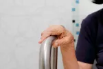 Cómo adaptar el baño para las personas mayores Baño adaptado para mayores