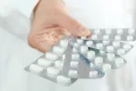 Tomar AINE no empeora el pronóstico de los pacientes con COVID-19 Antiinflamatorios no agravan el COVID-19