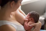 Las vacunas ARNm no se transmiten a los bebés mediante la lactancia Vacunas ARNm no pasan a la leche materna