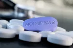El molnupiravir reduce un 50% el riesgo de ingreso o muerte por COVID Pastilla molnupiravir reduce 50% riesgo de COVID-19