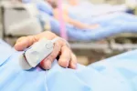 Haber sido hospitalizado por COVID puede duplicar el riesgo de muerte Ingreso por COVID duplica riesgo muerte