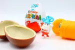 Alerta sanitaria en España por casos de salmonelosis en huevos Kinder Kinder retira lotes por salmonelosis
