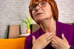 Vinculan el hipotiroidismo a más riesgo de demencia en adultos mayores Hipotiroidismo aumenta riesgo demencia