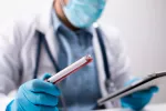 Un análisis de sangre podría predecir si tendrás COVID prolongado Analítica para detectar COVID prolongado