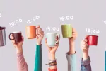 Tomar varias tazas de café o té a diario protege la salud del cerebro Manos sujetando diferentes tipos de tazas durante el día