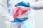 Cirrosis y otras enfermedades del hígado se podrán predecir y prevenir Médico observa el holograma de un hígado