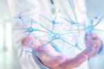 Neurólogo con un holograma de neuronas sobre su mano