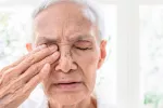 Anciano con degeneración macular