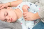 Hallan una diana terapéutica para combatir una rara epilepsia infantil Niña sufriendo un ataque epiléptico
