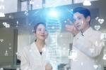 Investigadores coreanos trabajando con el ADN en una pantalla virtual