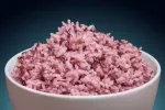 Crean un nuevo alimento híbrido rosa cultivando carne en granos de arroz Nuevo alimento híbrido rosa