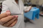 Pieza de vidrio mesoporoso para sustituir hueso en injertos Pieza de vidrio mesoporoso para sustituir hueso