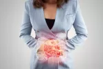 Crohn detrás de muchos pacientes con artritis psoriásica Mujer afectada por inflamación intestinal