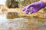 Marcado aumento de los casos y muertes por cólera Toma de muestra de agua potable por sospecha de cólera