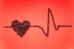 La cafeína ayuda a regenerar los vasos sanguíneos Granos de café dibujan un corazón y una gráfica cardíaca