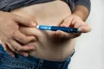 Una terapia con Ozempic eliminaría la necesidad de insulina en diabéticos Persona inyectándose insulina