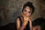 Hasta 21.000 personas mueren de hambre cada día en países en guerra Niño hambriento durante una guerra