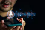 Un avatar digital acalla las voces que oyen las personas con psicosis Una persona hablando con un avatar virtual a través de su dispositivo móvil