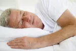Dormir más y mejor ayuda a que el corazón se recupere tras un infarto Persona durmiendo tras haber sufrido un infarto