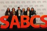 Investigadores españoles descubren una terapia más eficaz contra el cáncer de mama triple negativo Científicas españolas durante el simposio de la Asociación Americana para la Investigación en Cáncer