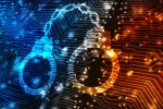 La primera Convención sobre Delitos Cibernéticos protegerá a las víctimas a nivel mundial Esposas sobre fondo digital para representar delitos cibernéticos