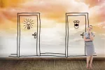 Ilustración conceptual sobre el 'efecto umbral' Mujer duda qué iba a hacer al cambiar de habitación frente a dos puertas dibujadas