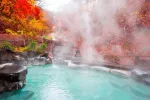 Baño onsen de aguas termales al aire libre Baño natural onsen de aguas termales en Japón