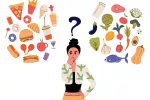 Diferencias entre alimentos ultraprocesados y mínimamente procesados Ilustración de una mujer dudando entre alimentos ultraprocesados y mínimamente procesados