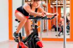 Clase de HIIT con spinning