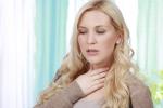 Mujer con síntomas de hipotiroidismo 