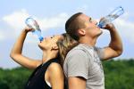 Beber al menos dos litros de líquido al día evita las arrugas
