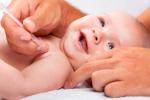 Bebé siendo vacunado contra virus respiratorios comunes