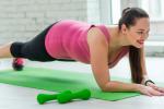 Mujer con síndrome metabólico practicando yoga