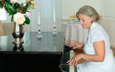 Los ejercicios con música de piano ayudan a reducir las caídas en mayores