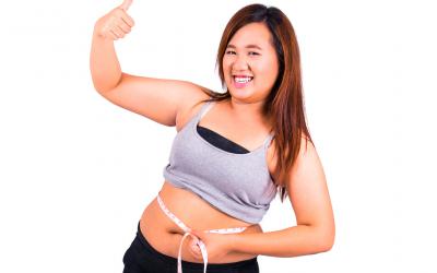Mujer joven con sobrepeso