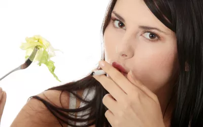 ¿Por qué fumar nos quita el hambre?