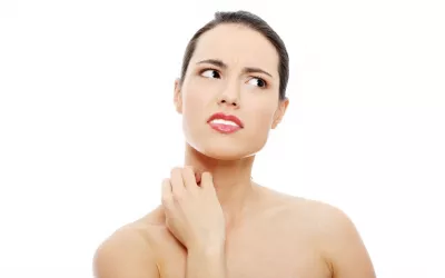 Identifican la molécula que activa la sensación de picor Mujer con sensación de picor