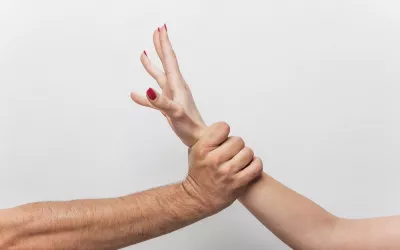 Síndrome de la mano alienígena con vida propia